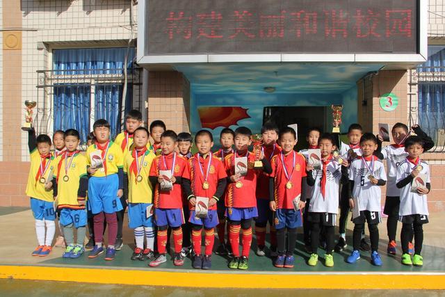 美国男篮热身赛险胜澳大利亚 詹姆斯贡献10分